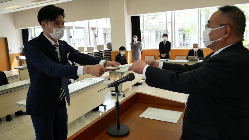 ２級自動車整備士合格証の交付式を行いました 福島県立テクノアカデミー浜